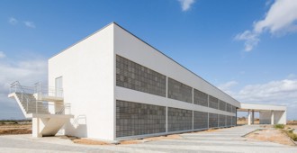 Brasil: 'Bloco Administrativo del Campus de la Universidade Federal do Ceará' - Rede Arquitetos + Croquis Projetos