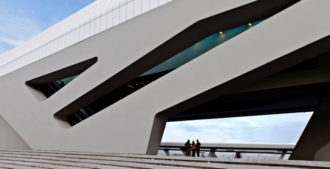 Italia: Estación de trenes de alta velocidad de Nápoles - Zaha Hadid Architects