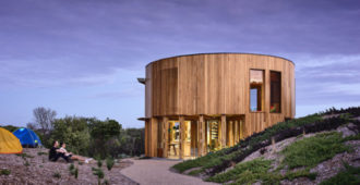 Australia: St Andrews Beach House - Austin Maynard Architects