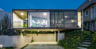 Brasil: Casa en São José dos Campos, São Paulo - Obra Arquitetos