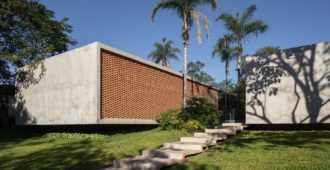 Brasil: Casa Colina - BLOCO Arquitetos