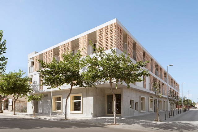 España: Edificio Esment Inca - AR3 Gualguasplliteras + MDBA