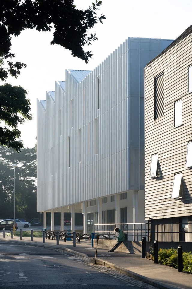 Inglaterra: Digi-Tech Factory – Coffey Architects