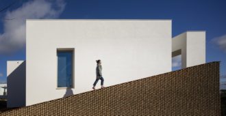 Portugal: Casa 27 - Mario Martins Atelier