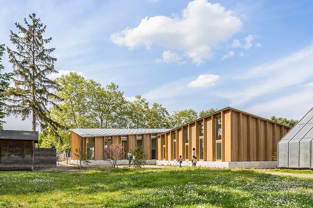 Francia: Ampliación de la Escuela Primaria Grandes Terres - Hesters Oyon Architectes