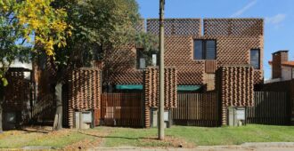 Argentina: 4 Casas con patio al frente - Francisco Cadau Oficina de Arquitectura