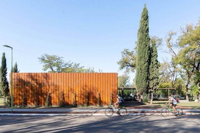 Argentina: Pabellón en el Parque de Mayo - BRA, Bernardo Rosello Arquitectura