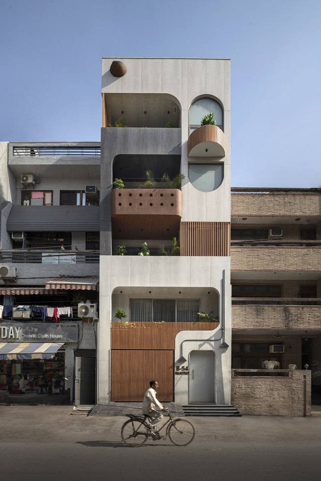 India: Casa Esbelta 6 x 18 - Spaces Architects@ka