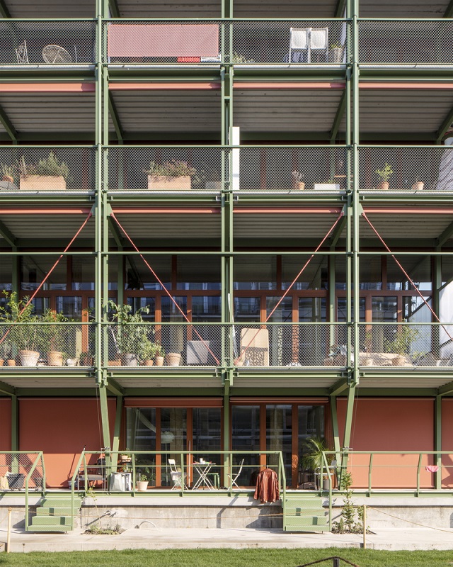 Suiza: Reconversión de un almacén de vinos en viviendas - Esch Sintzel Architekten