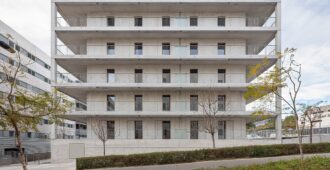 España: 30 viviendas de protección oficial en Sant Just Desvern - dataAE + Xavier Vendrell