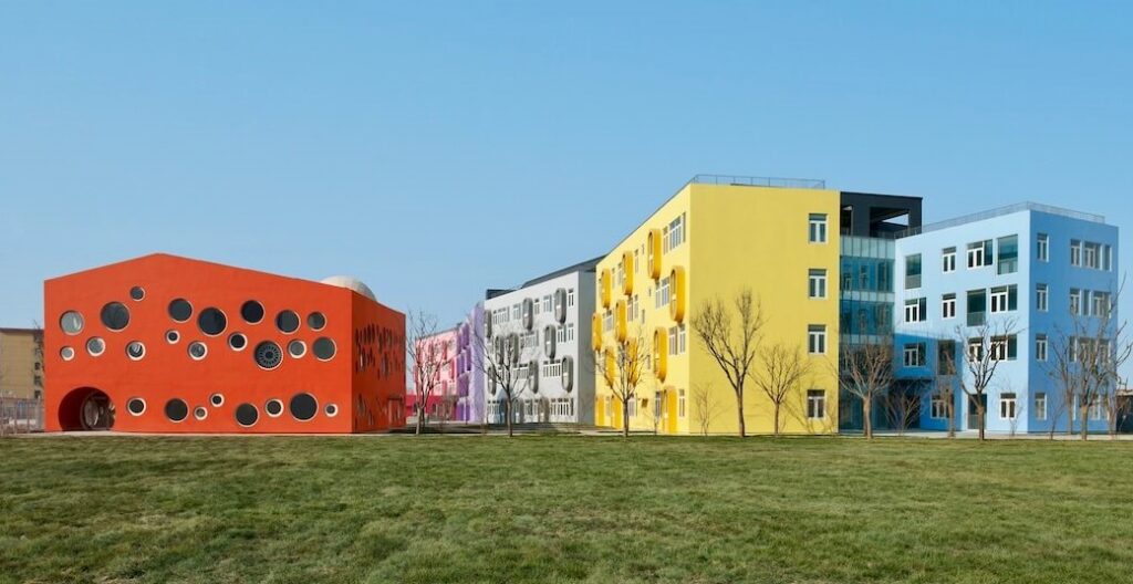 China: ZIGZAG, escuela primaria en Tianjin - SAKO Architects