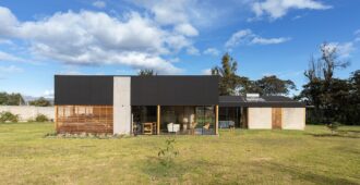 Ecuador: Casa Tababela - Rama Estudio