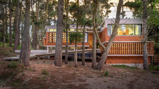 Argentina: Casa Fruto del Bosque - Barrionuevo Villanueva Arquitectos