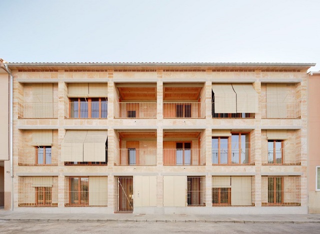 España: 9 viviendas de promoción pública Marjades - Estruch Martorell + Estudi E. Torres Pujol + Ripoll Tizón Arquitectes