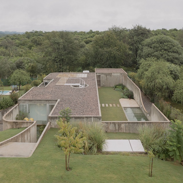 Argentina: Casa Clausura - Agustín Lozada