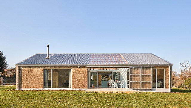 España: Casa de madera en Navajeda - estudio bela