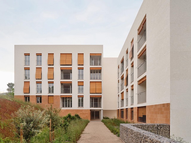 España: 72 viviendas sociales en Castelldefels - Carles Enrich