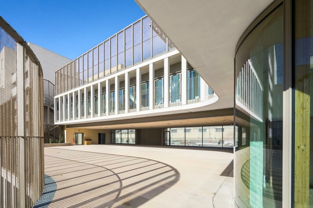 Francia: Grupo Escolar "Les Fabriques" - Brenac & Gonzalez & Associés 