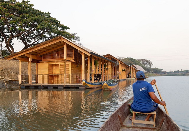 Ecuador: El Barrio Flotante de las Balsas - Natura Futura