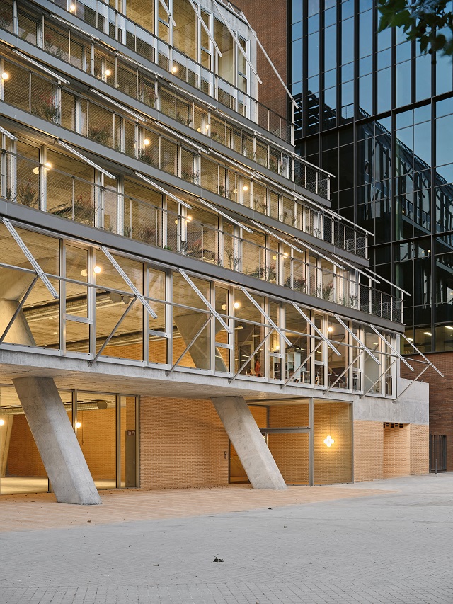 España: Edificio de oficinas Llul 122 - BAAS