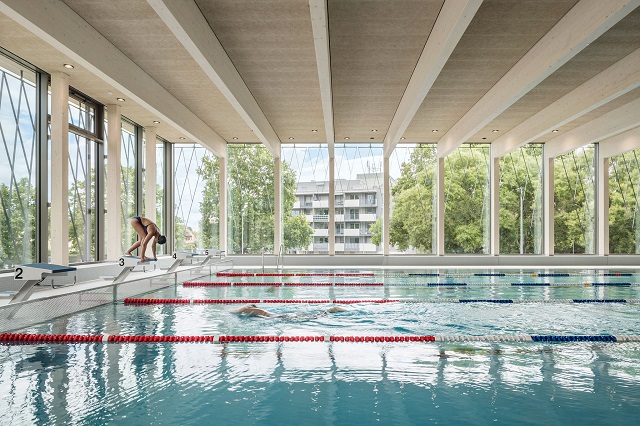 Austria: Piscina pública Großfeldsiedlung - Illiz Architektur