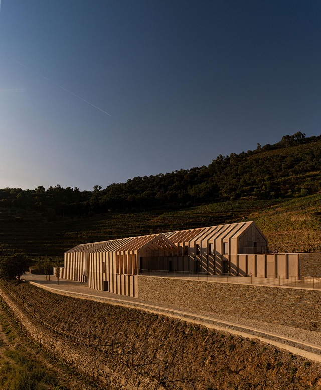 Portugal: Bodega de la Quinta de Adorigo en Tabuaço - Atelier Sérgio Rebelo