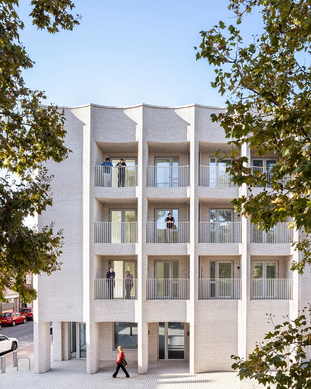 Inglaterra: 26 viviendas sociales en Londres - Bell Phillips