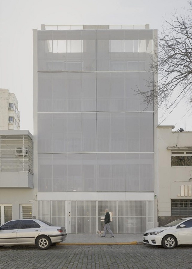 Argentina: Edificio Enrique Martinez - Ana Smud + Daniel Zelcer