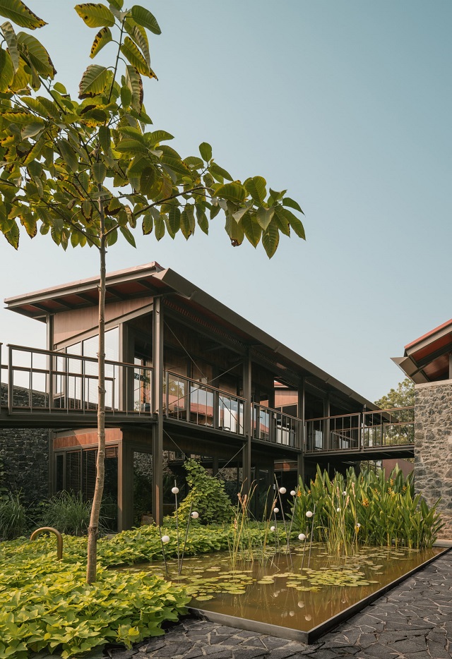 India: Oasis - Studio Saransh