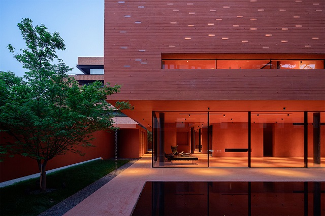 China: Centro de Exposiciones "Red Box"- Mix Architecture