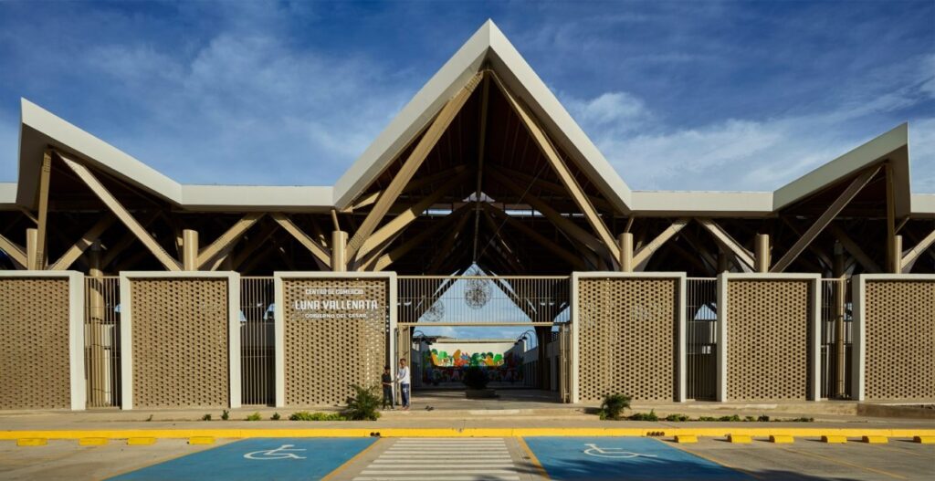 Colombia: Plaza Luna Vallenata - Tarq Studio