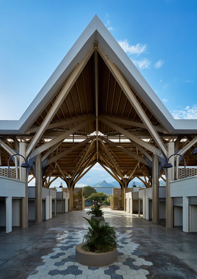 Colombia: Plaza Luna Vallenata - Tarq Studio