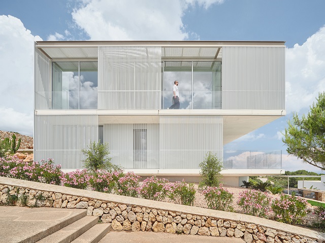 España: Casa de acero - Nomo Studio