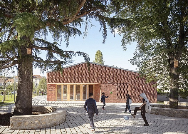Francia: Centro Comunitario "Rosa Parques" - Estudio MJA