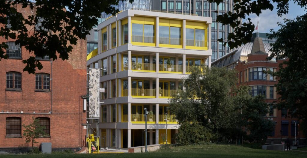 Reino Unido: Barge Crescent - Henley Halebrown