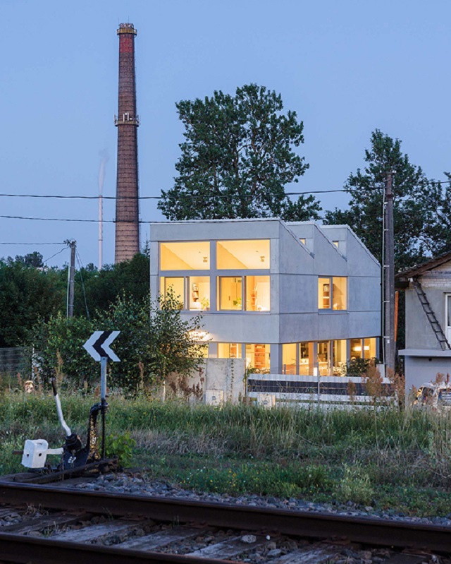 Lituania: Industrial Street Villa - Case Studio for Architecture