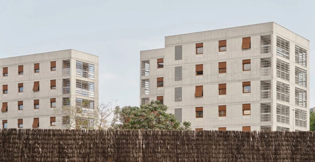 España: Viviendas sociales en Sant Andreu de la Barca, Barcelona - Harquitectes