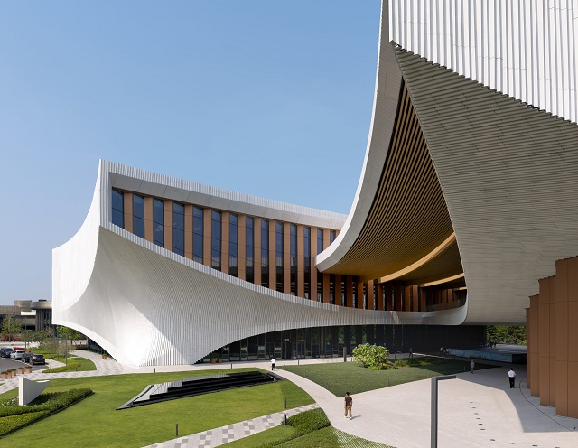 China: Centro de Exposiciones y Espectáculos del Lago Songshan - Zaha Hadid Architects