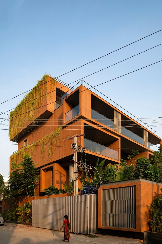 India: Casa T(errakota) - Spacefiction Studio