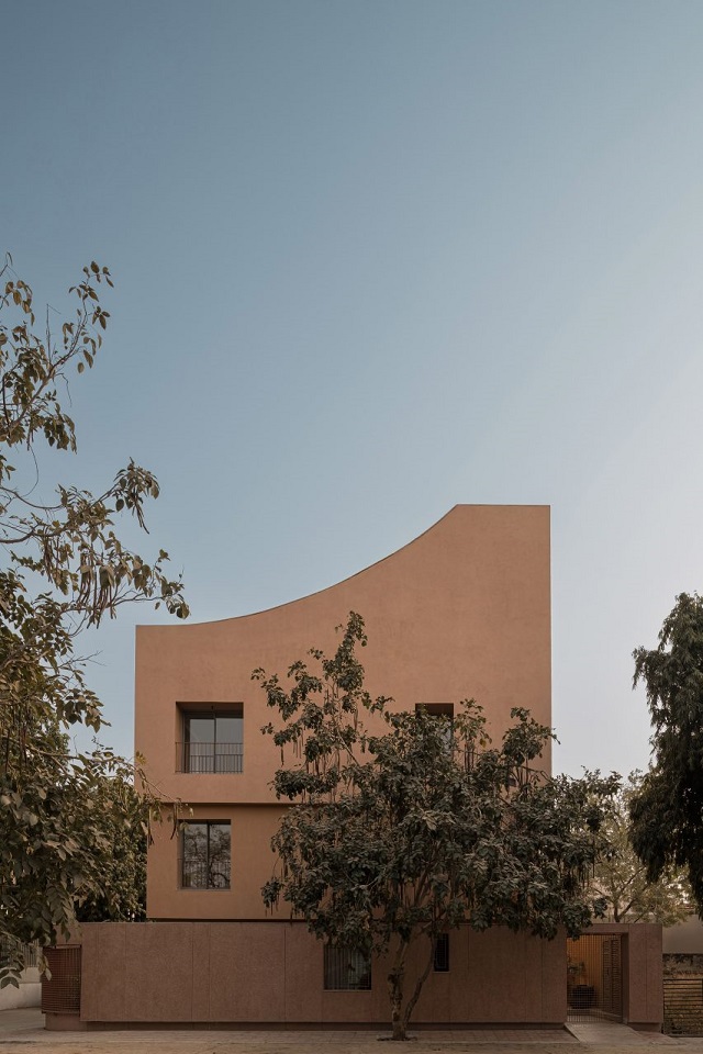 India: Casa LJ - Studio Saransh + Iksoi Studio