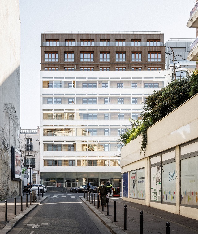 Francia: Reconversión de un garage a un edificio de 63 viviendas - Atelier Tequi Architects