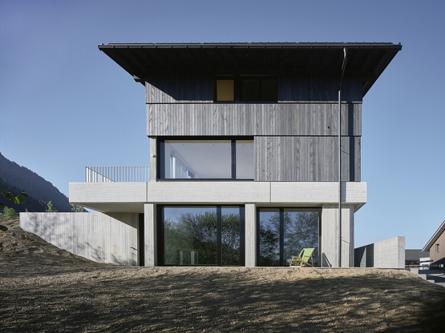 Suiza: Casa sobre Muros de Hormigón - dolmus Architekten