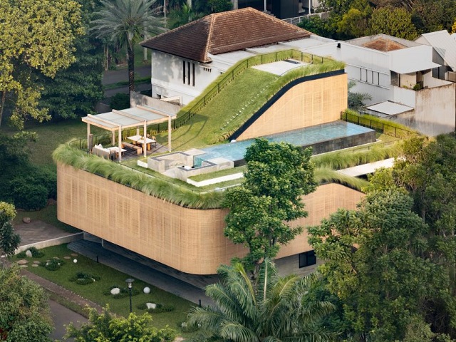 Indonesia: Residencia Split Mass - K-Thengono Design Studio