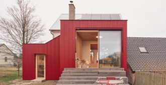 República Checa: Casa con una ampliación roja - Facha architekti