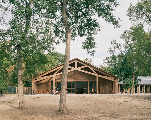 Francia: Centro de Ocio Bois de Cergy - PLURIEL[LES] ARCHITECTES