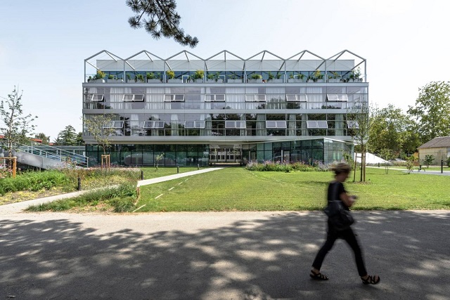 Croacia: Edificio de oficinas NTH - MORE Arhitekture 