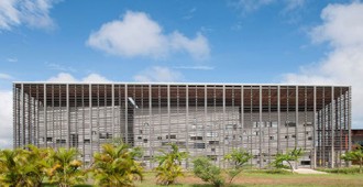 Guayana Francesa: Nueva Biblioteca Universitaria de Cayena - rh+ architecture