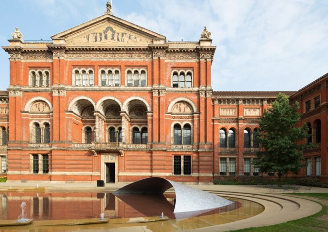 Inglaterra: 'Crest', en el Victoria and Albert Museum - Zaha Hadid Architects