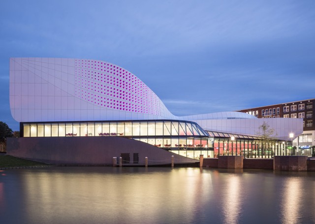Holanda: 'Theater de Stoep', Spijkenisse - UNStudio