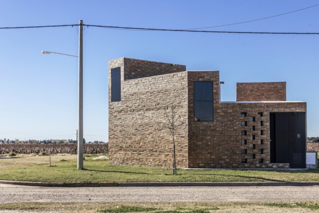 Argentina: Casa Alfonsina, Arroyo Seco, Santa Fe - CEKADA-ROMANOS Arquitectos